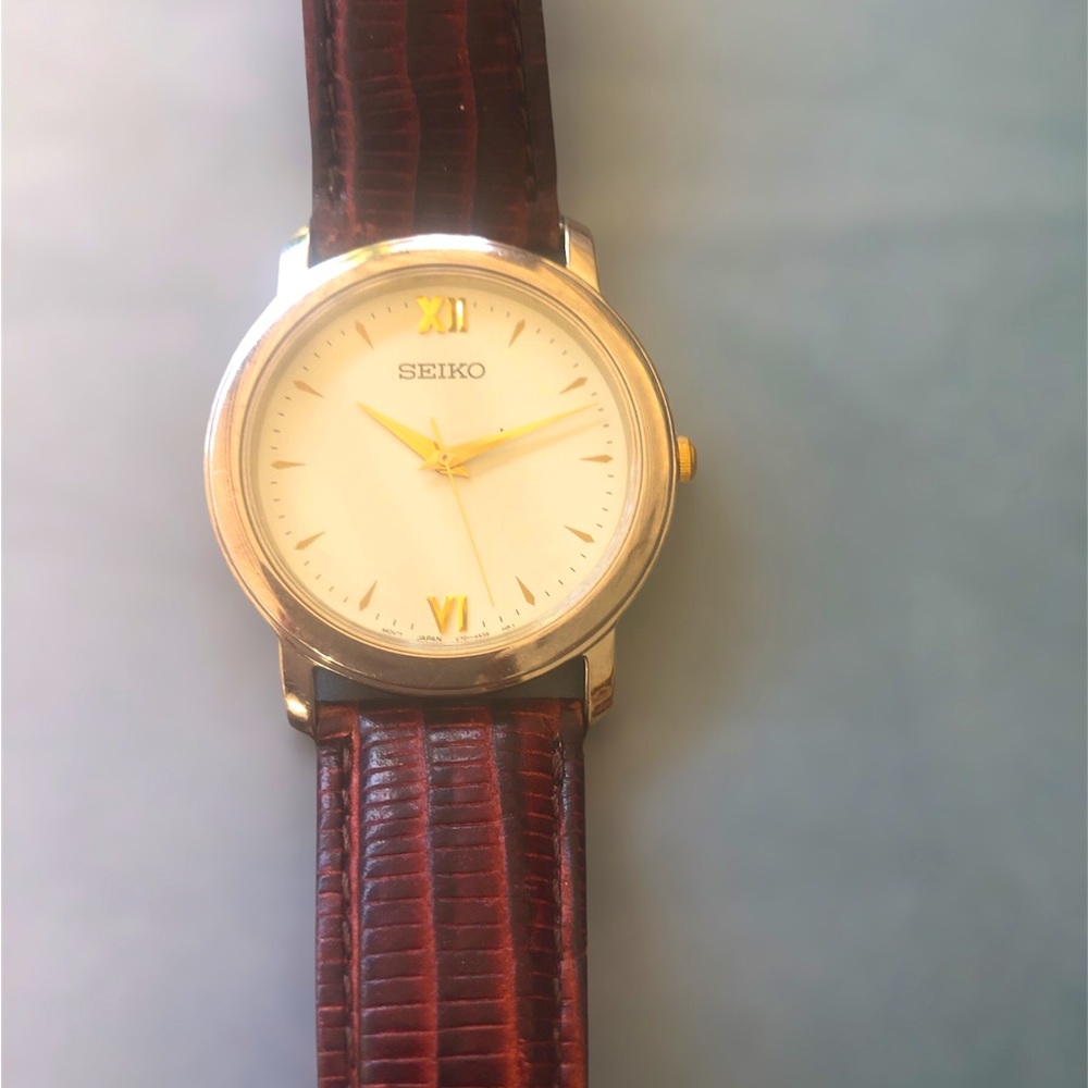 Rare Seiko, vintage 90’s made in Japan, Seiko quartz wristwatch. V701-1T30